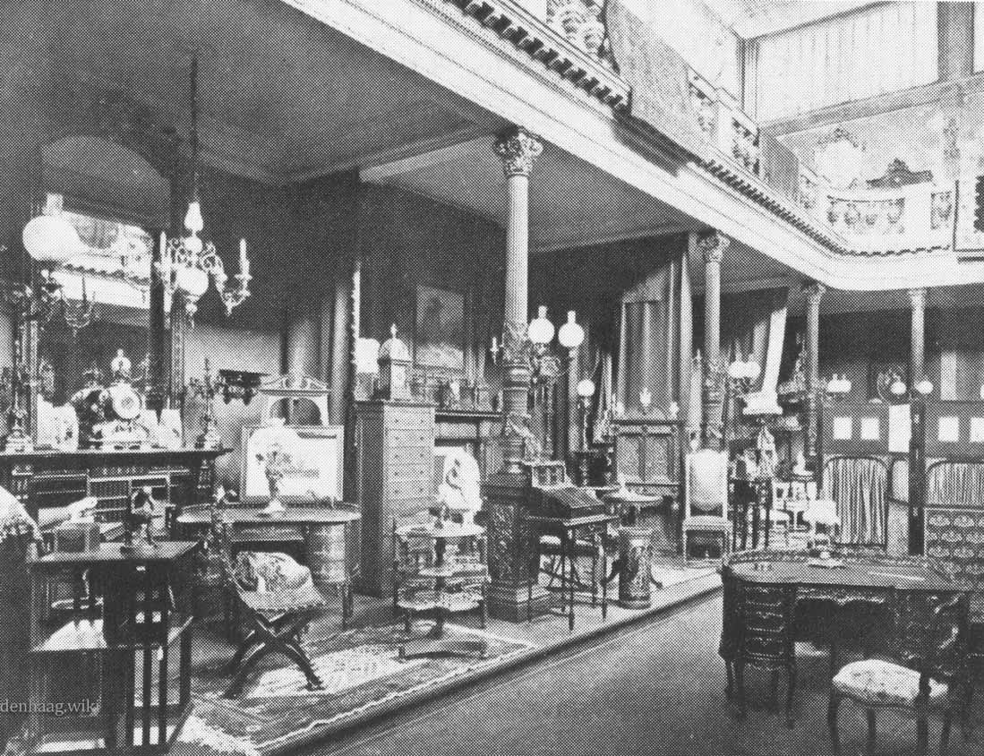 Gezicht op de Galerijzaal, 'Grande Salie d'Ameublements in 1899.