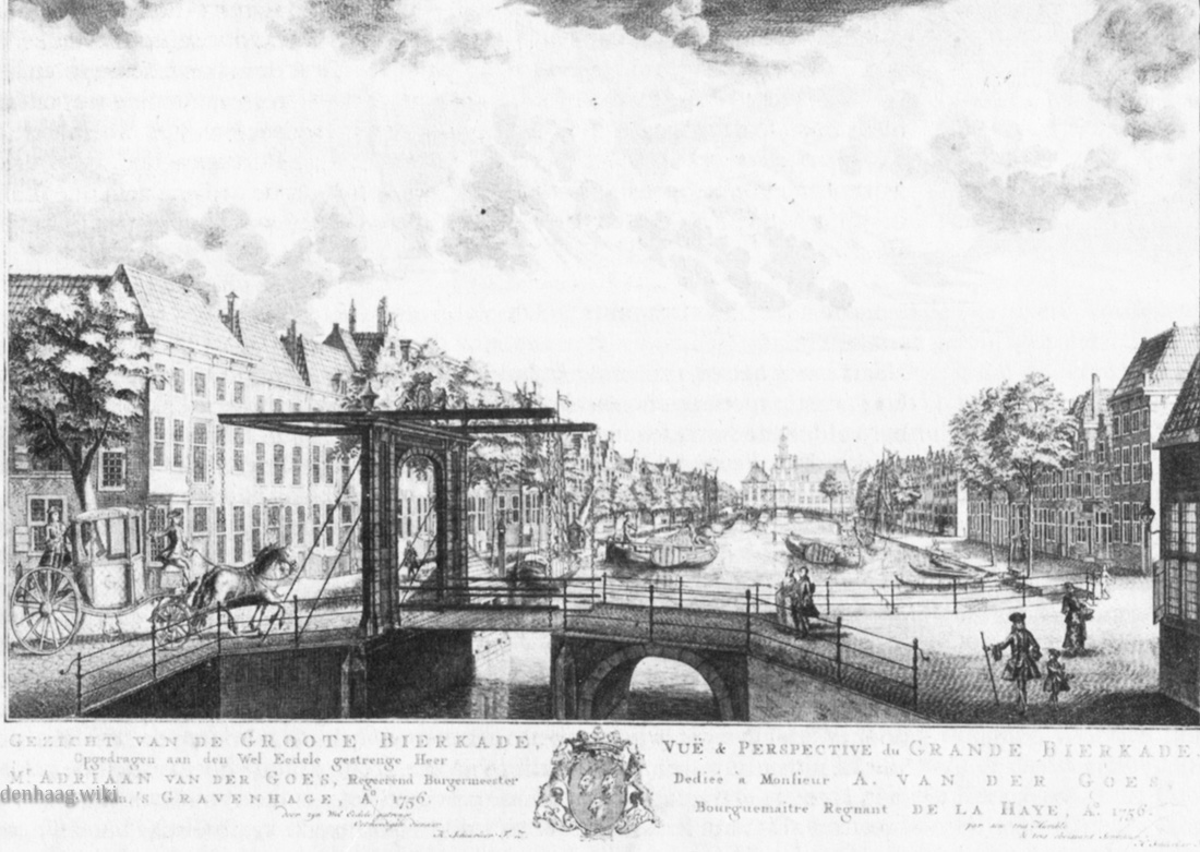 De Grote Bierkade in 1756. In het midden, op het Spui,  staat het hervormde Oude Vrouwen- en Kinderhuis.